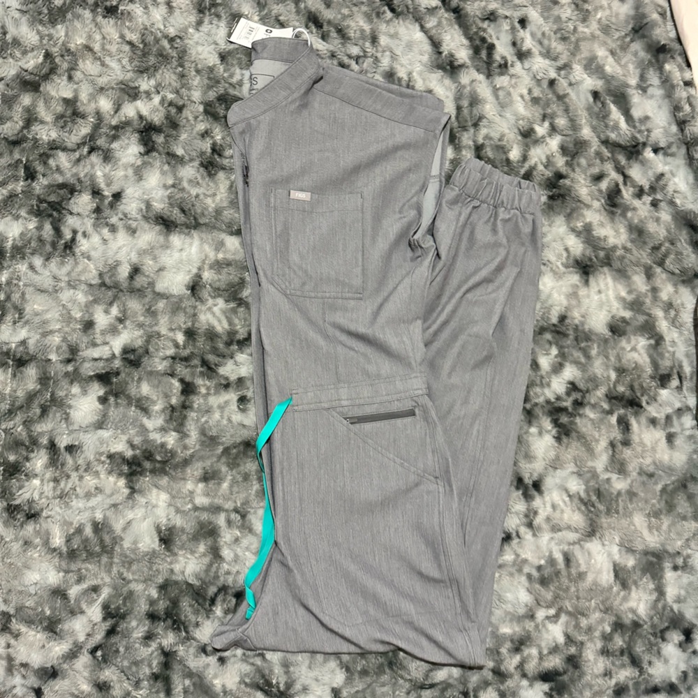 FIGS Rafaela Cargo scrub jumpsuit NWT